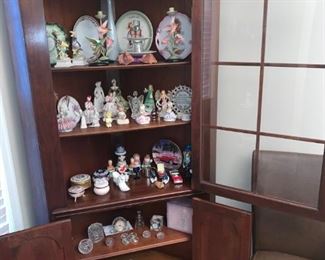 Mid Century Corner Curio Cabinet!