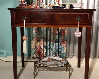 MAHOGANY SIDE TABLE