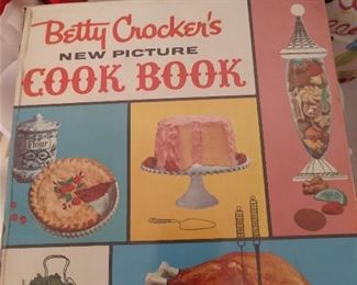 VINTAGE BETTY CROCKER'S NEW PICTURE COOKBOOK- 1961