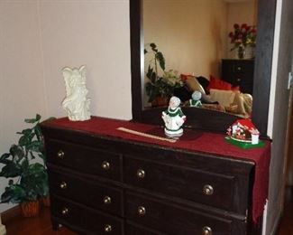 dresser w/mirror