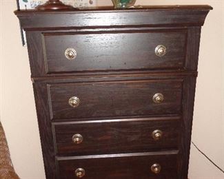 chest of drawers