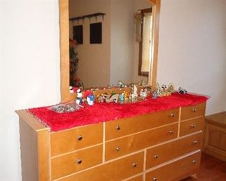 dresser w/mirror