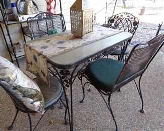 table & 4 chairs