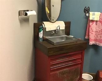  Custom men’s  bathroom  sink 