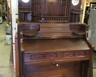  Working  walnut Organ