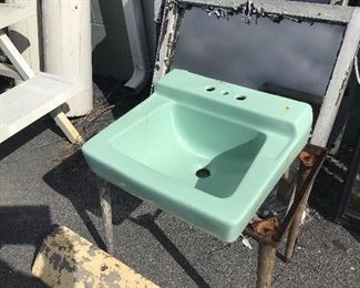  Colorful bathroom sink 