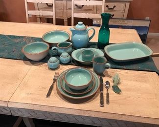 Boulder Ridge Stoneware by Noritake. Retired pattern, produced from 1988-1999. Microwave and dishwasher safe. Part an 89 piece set.