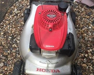 Honda Quadra Cut system lawn mower, it started right up on the first pull!!