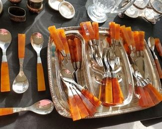 Supreme cutlery, Brown bakelite handles 