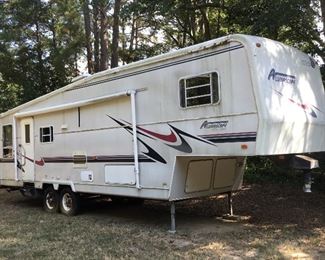 2000 Holiday Rambler Alumascape - yes it needs pressure washed on the outside, but it's in great condition and the inside is clean and like new!  New roof in 2011.  