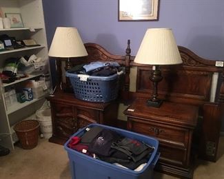 King headboard & 2 matching night stands 
