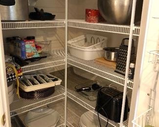The usual kitchen wares