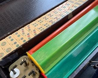 Antique Bakelite Mahjong game 151 tiles with 5 racks