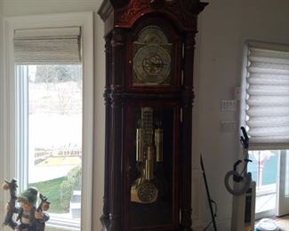 Excellent quality Howard Miller tall clock. Limited Heirloom Edition. Top of the line!!!!
