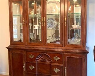 American Drew lighted hutch w/matching dinning table