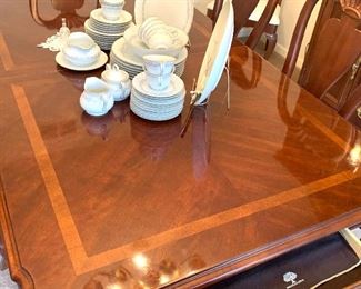 American Drew dining room table with eight chairs and two leaves, both ends have a drawer to pull out for silverware storage 