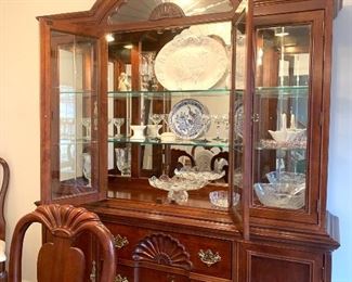 American Drew lighted hutch w/matching dinning table