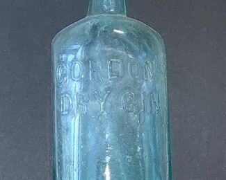 Vtg Gordons Dry Gin bottle 