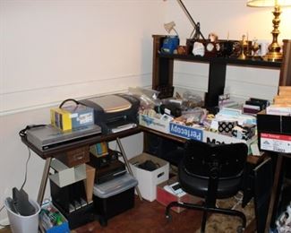 Desk, Office equipment/supplies, lamp