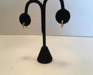 14kt yellow gold earrings with diamonds