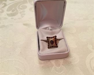 10kt ring garnet