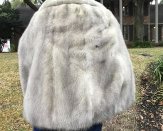 Silver mink back of cape sz 8-10