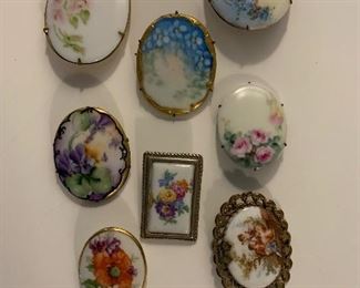 VINTAGE BROOCHES