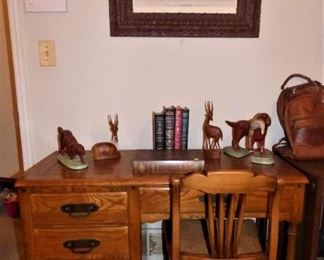 Desk & Chair : Part of Vintage Link-Taylor Oak Bedroom Suite in Excellent condition.