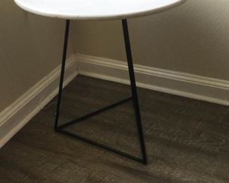 Marble Topped End Table https://ctbids.com/#!/description/share/307001