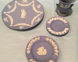 Wedgwood plate, ashtrays, and small vase https://ctbids.com/#!/description/share/307548