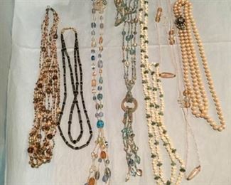 Lot of 7 Necklaces https://ctbids.com/#!/description/share/307592
