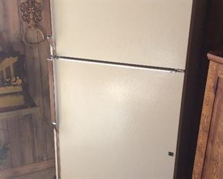 Whirlpool 21.7 cu ft Refrigerator/Freezer 