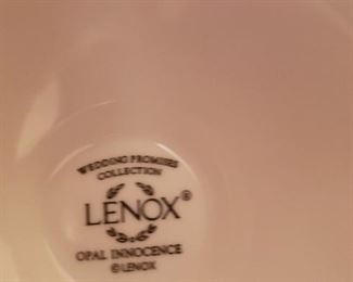 Lenox Vase “Wedding Promises Collection” Opal Innocence