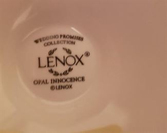 Lenox Vase “Wedding Promises Collection” Opal Innocence