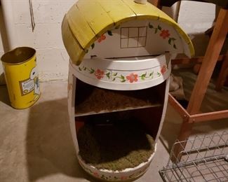 Barrel cat house 