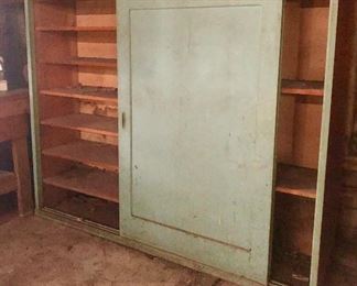 Large two door cupobard