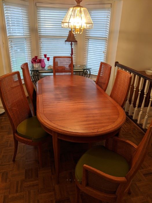 Vintage Thomasville Dining Room Table and Six Chairs