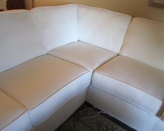 WHITE SECTIONAL IN GREAT CONDITION