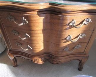 PAIR OF NIGHTSTANDS