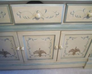 DRESSER