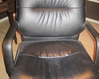 OFFICE CHAIR