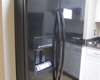 SIDE BY SIDE WHIRLPOOL REFRIG