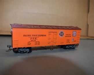 P.F.E. Pacific Fruit Express 26102 Varney 2510