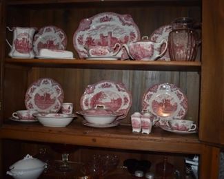 Highly sought after Johnson and Bros, England, Old British Castles in Pink 