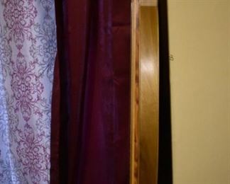 Hand made by Dr. George Richard Buchanan, who also published a book on the making of fine dulcimers, This is a fine example of his work, a Tear Drop Dulcimer made of poplar.