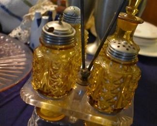 Beautiful Amber Castor Set