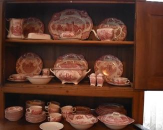 Highly sought after Johnson and Bros, England, Old British Castles in Pink 