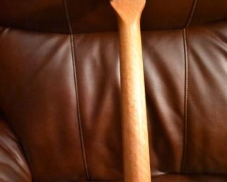 Vintage Fame Acoustic-Electric Guitar 747 Chet Atkins MIJ Japan 1970's w/Hard Shell Dean Case!
designed by Chet Atkins for the program, Famous American Musicians & Educators, as a 747 model made in Japan in the 1970s.  "Natural finish, rosewood back & sides, spruce top, bound mahogany neck with rosewood fingerboard & pearl dot inlays, individual chrome tuners, adjustable rosewood bridge, black pickguard, factory soundhole pickup with Volume & Tone controls." This Guitar is like "Show Room New!"