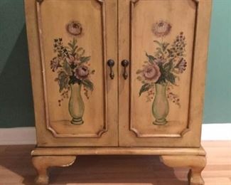 Floral Cabinet https://ctbids.com/#!/description/share/308637