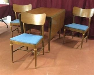 Dropleaf with Three Chairs https://ctbids.com/#!/description/share/308647